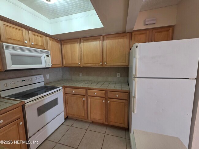 Building Photo - 1603 Challenger Ct W