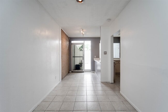 Building Photo - 6311 Riverview Way