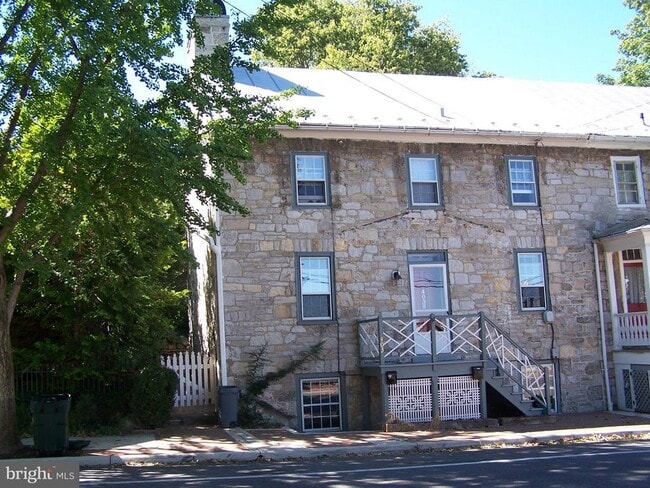 Building Photo - 403 S Braddock St