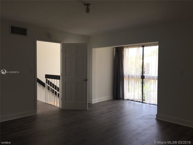 Building Photo - 2 br, 2.5 bath  - Brickell Forest Condo