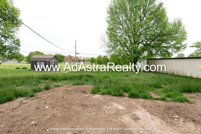 Building Photo - Beautiful Home in Blue Springs-Available NOW!!