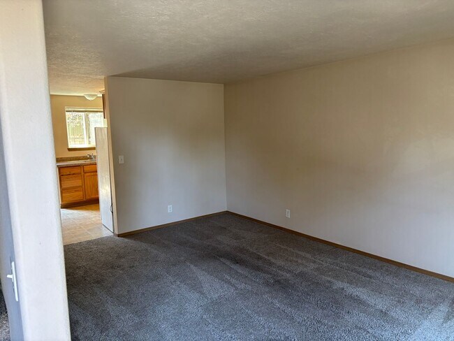Building Photo - 1372 NE Whisper Ridge Dr