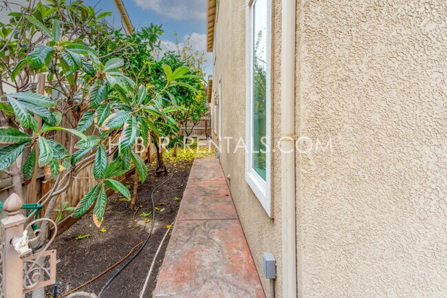 Building Photo - MANTECA RENTAL 4 BEDROOM OUTDOOR PIZZA OVEN in beautiful rear yard