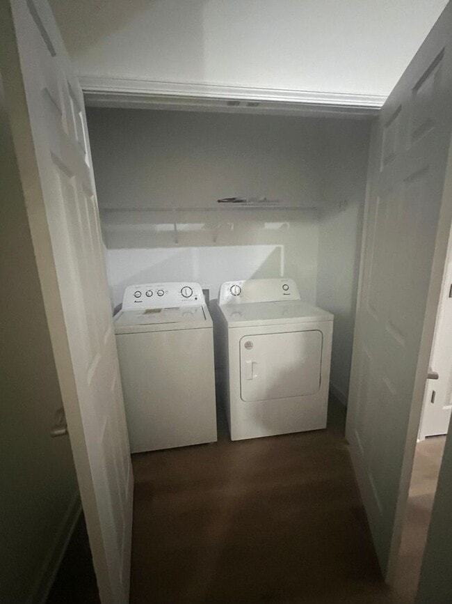 Building Photo - 2 Bedroom Duplex