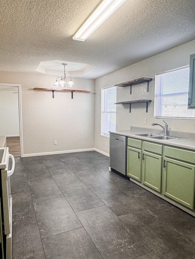 Building Photo - Updated & Large Rental Home in Greater Killeen