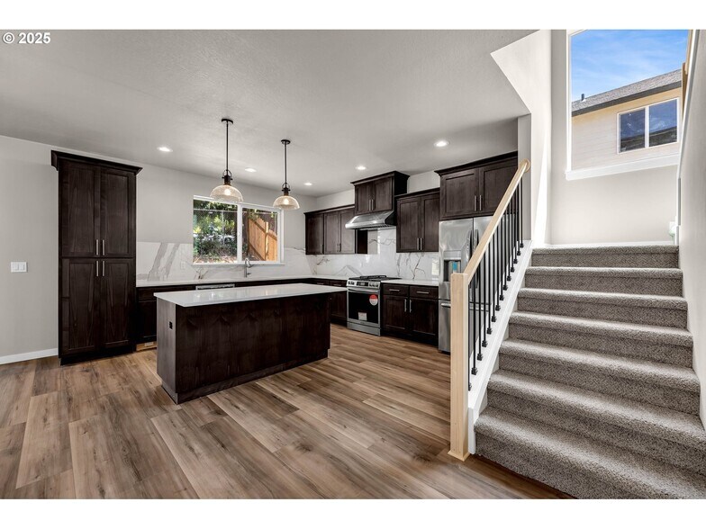 Building Photo - 6107 NE 45th Ct