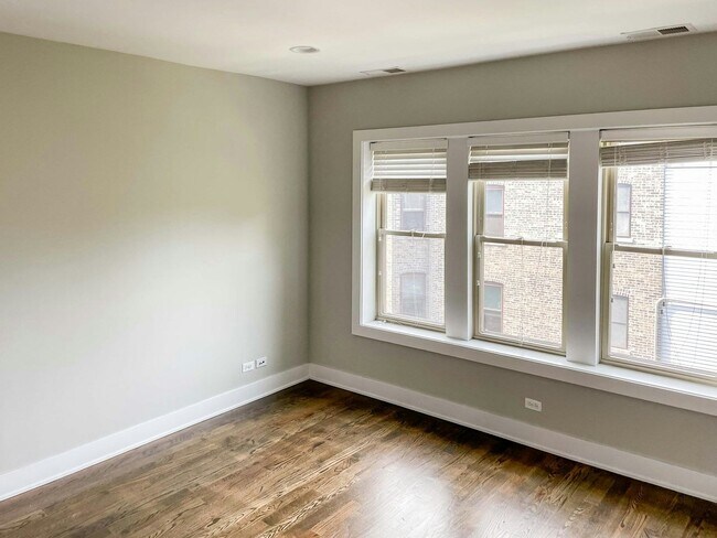 Building Photo - 3917.3 N Janssen Ave