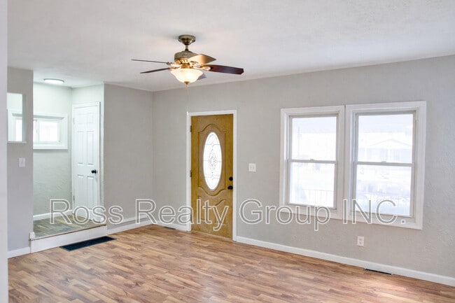 Building Photo - 518 Shasta Dr