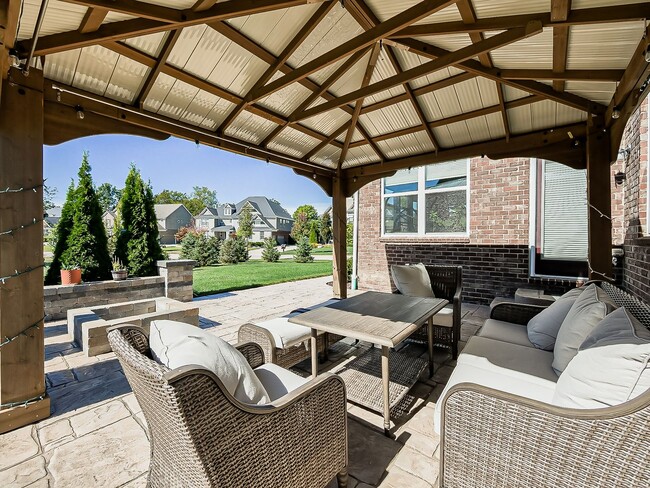 Building Photo - AVAILABLE NOW! Stunning South Lyon Home wi...