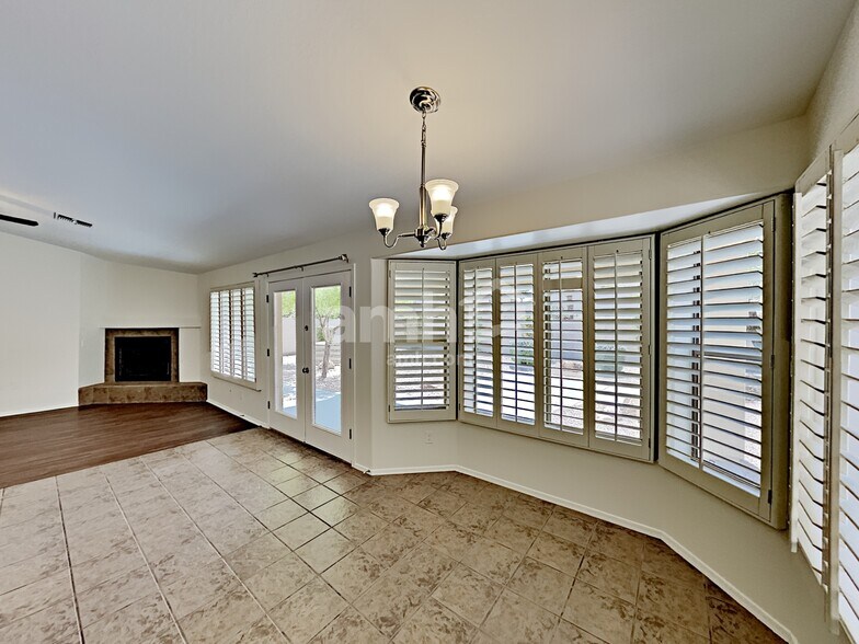 Building Photo - 12729 W Earll Dr