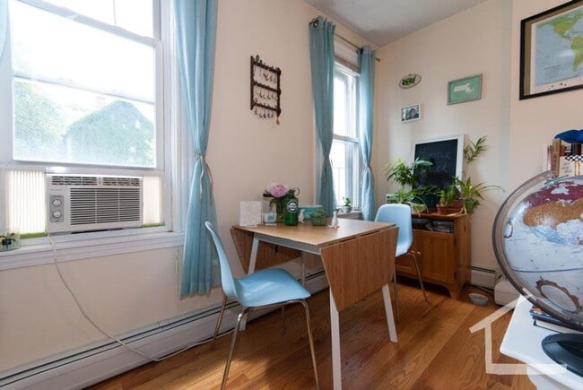Building Photo - 6/1 No Fee! Charming 1BR plus office near Brookline Village