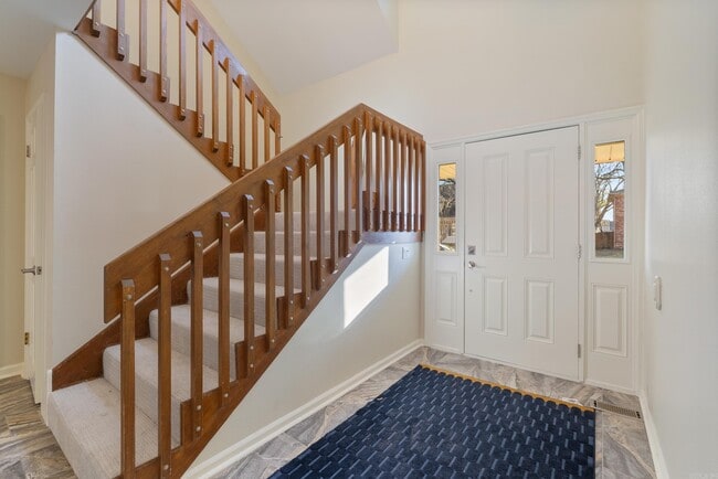 Building Photo - 7 Oak Tree Cir