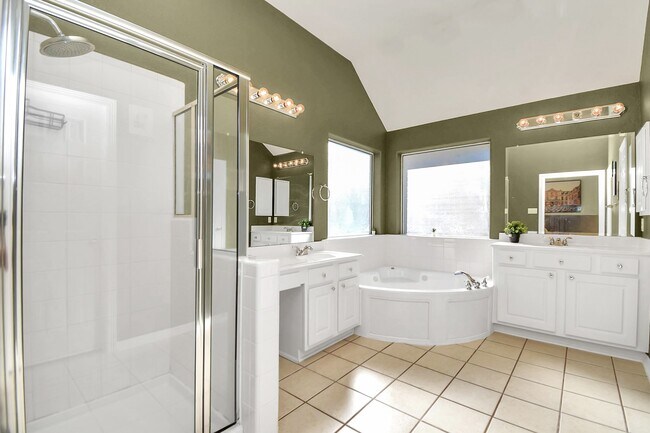 Building Photo - 3506 Paluxy Cir