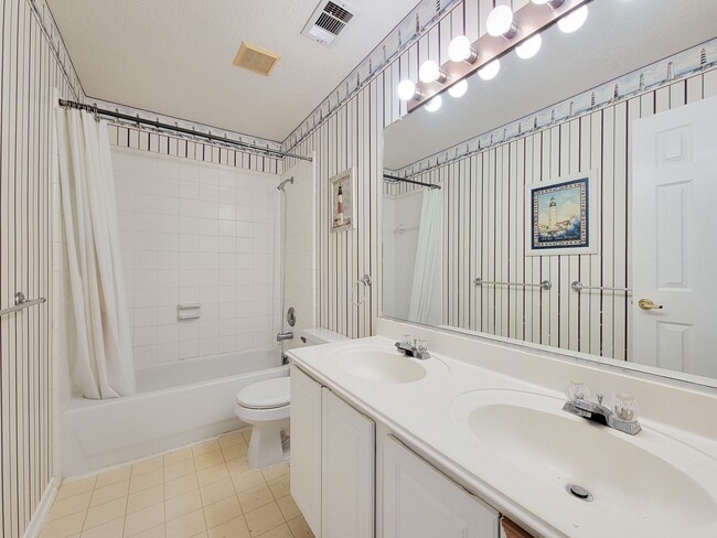 Building Photo - 11147 Carriage Lake Dr