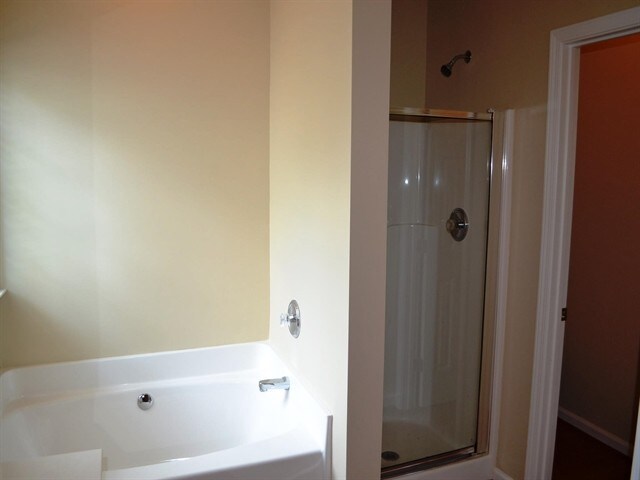 Building Photo - 36 Halehaven Dr