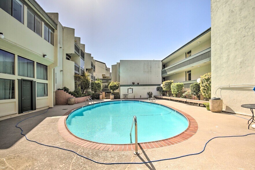 Building Photo - 4060 Huerfano Ave