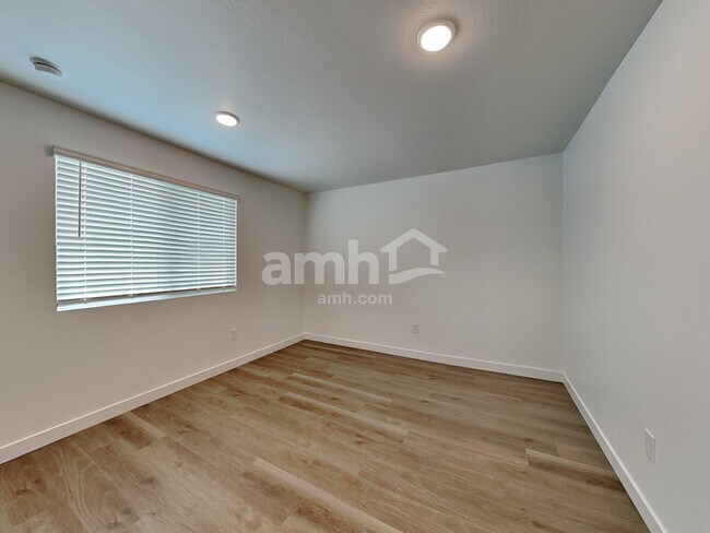 Building Photo - 12535 W Flynn Ln