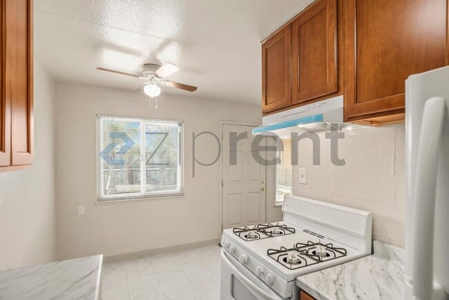 Building Photo - 7630 Lockwood St