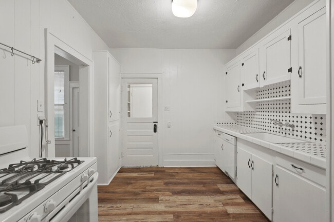 Building Photo - 5930 Velasco Ave