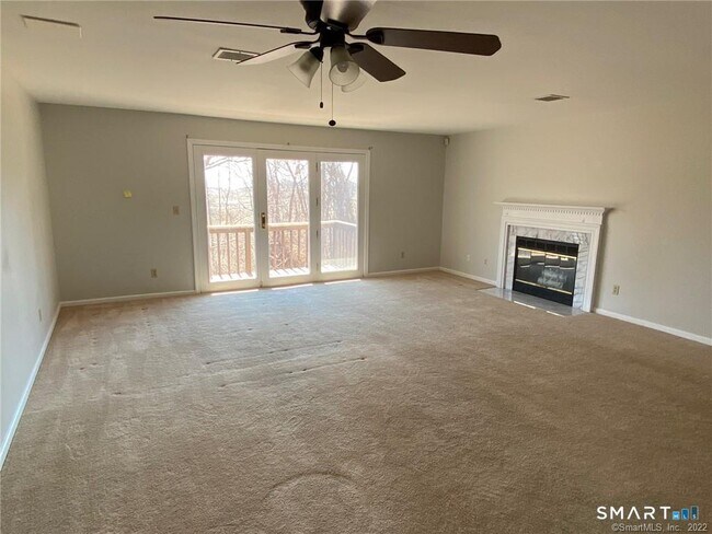 Building Photo - 560 Silver Sands Rd