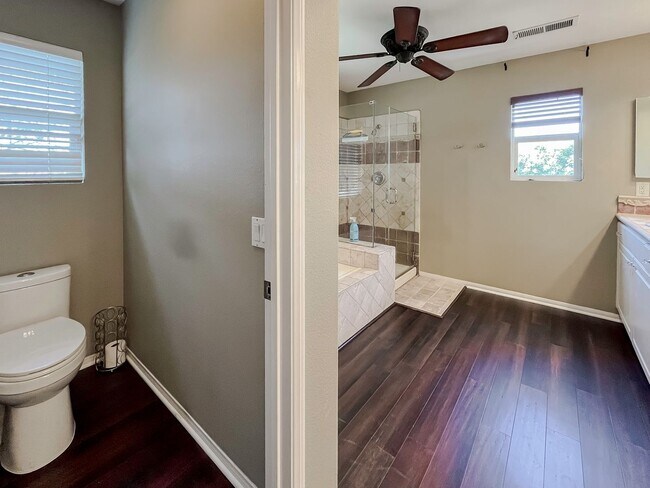 Building Photo - MUST SEE! Beautiful 3 bedroom + Loft + Office Space (or convert to 4th bedroom) + Large Backyard ...