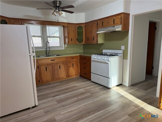 Building Photo - 1321 Ave I