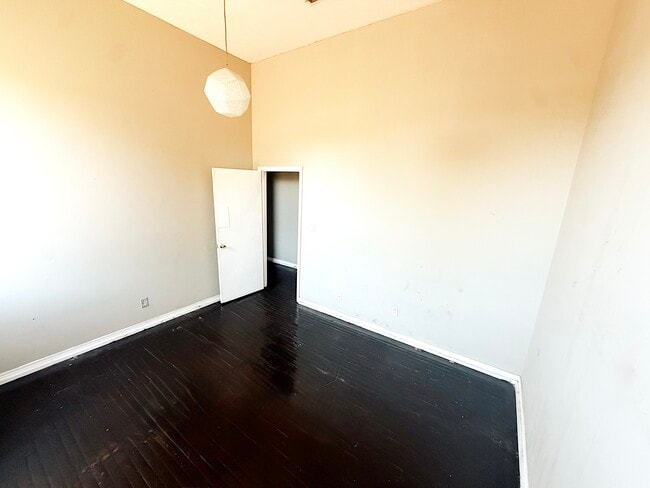 Building Photo - 110 S 21st St