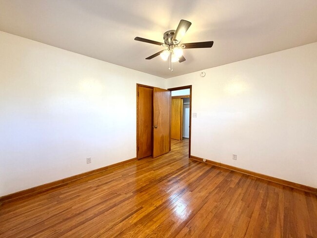 Building Photo - 887 Elwood Dr