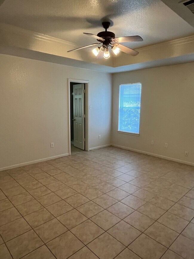 Building Photo - Beautiful Home in Great Location