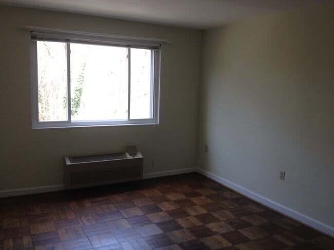Building Photo - 4114 Davis Pl NW