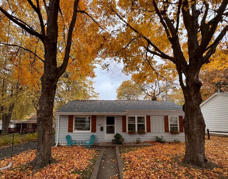 Primary Photo - 1051 Curdes Ave