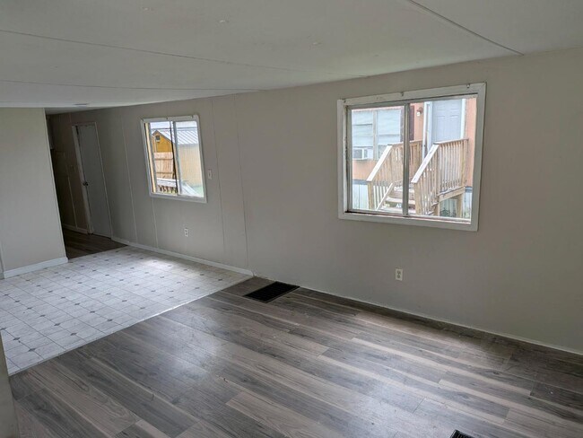 Building Photo - 2400 Oaklawn Blvd