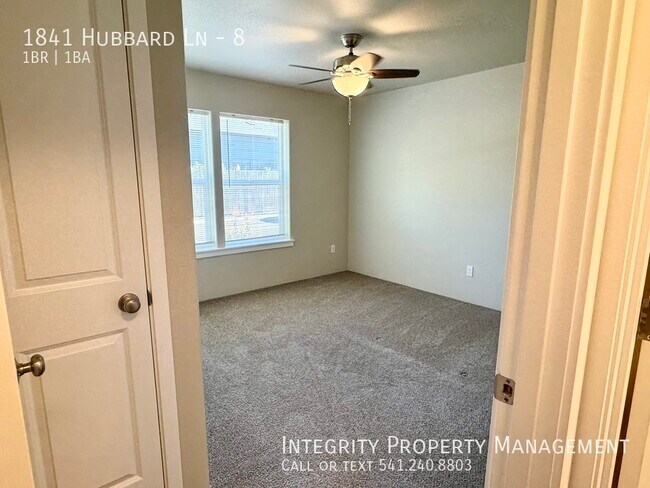 Building Photo - 1841 Hubbard Ln