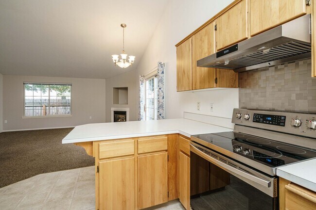 Building Photo - 2 Bedroom 2 Bath Single Level Move In Read...