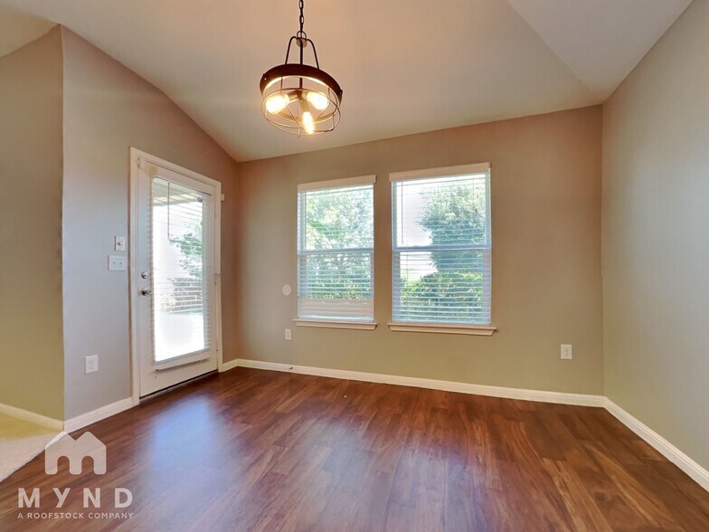Building Photo - 1100 Mitchell Dr
