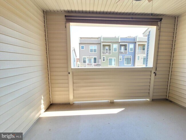 Building Photo - 8667 Shady Pines Dr