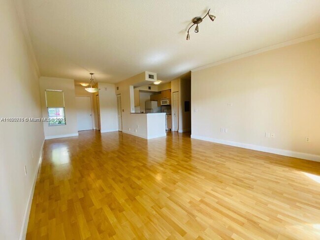 Building Photo - 2424 Centergate Dr