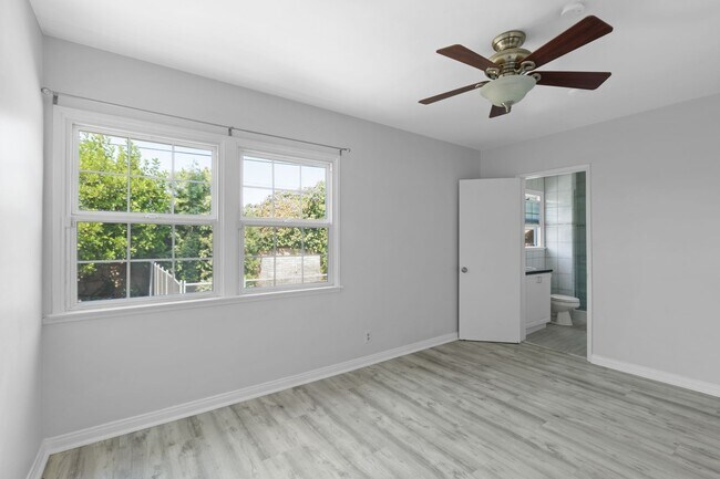 Building Photo - Beautiful 3-Bedroom Home with Pool in Tarzana!