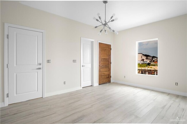 Building Photo - 2609 E Solar Dr