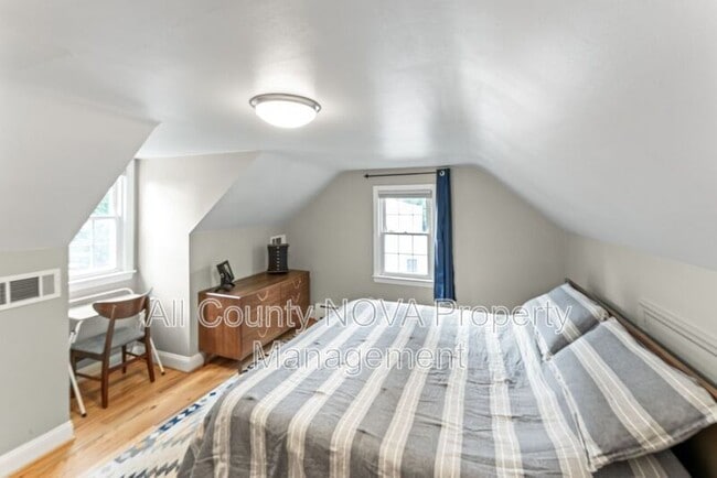 Building Photo - 7312 Poplar Ct