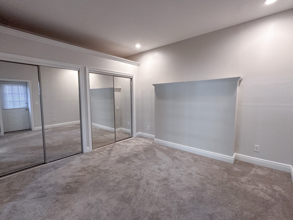 Building Photo - 334 Kilgour St