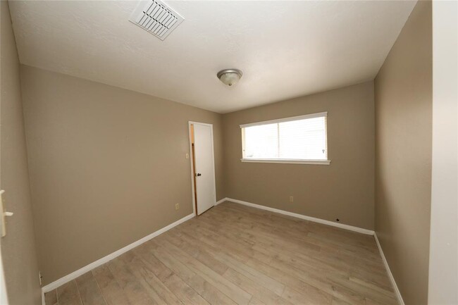 Building Photo - 9230 Stroud Dr