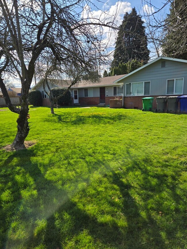 Building Photo - 110- ( P )