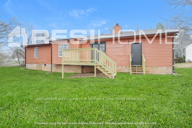 Building Photo - 665 Roxanne Dr