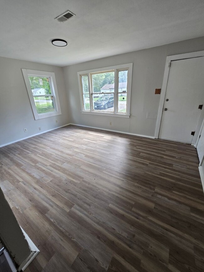 Building Photo - LIMITED TIME**1/2 OFF DEPOSIT**