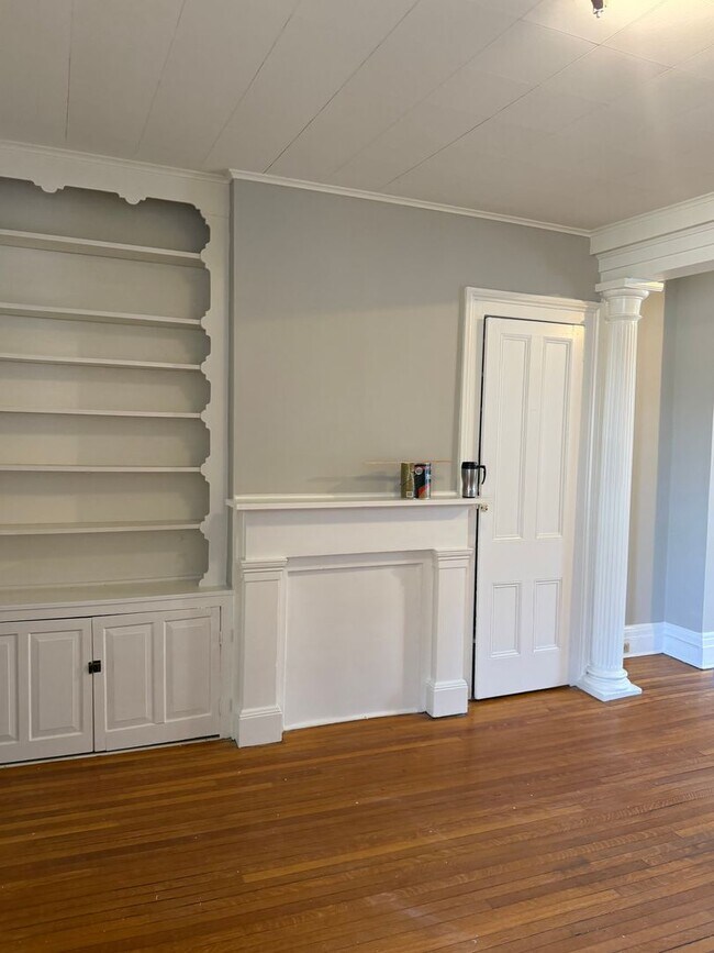 Building Photo - 114 S West St