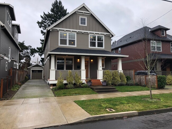 Primary Photo - Gorgeous, modern craftsman 3+ bedroom, 3 b...