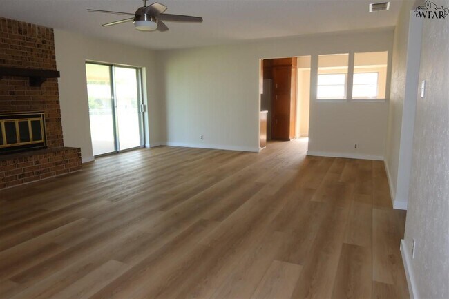 Building Photo - 2314 Randolph Dr