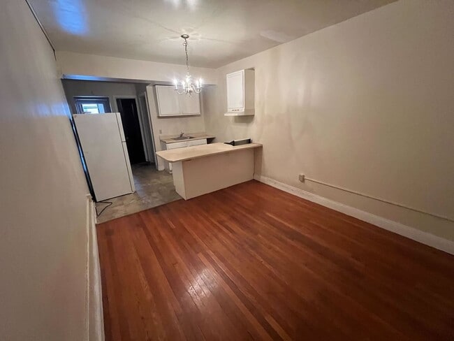 Building Photo - 192 Lark St