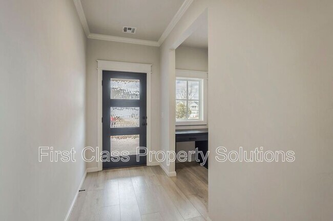 Building Photo - 728 Harbor Town Dr